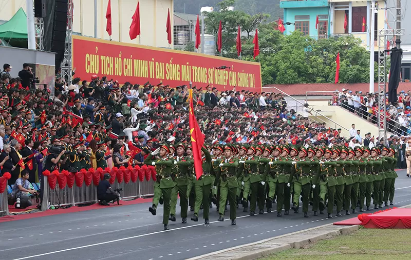Khối nam sĩ quan Cảnh sát nhân dân -ảnh: Mạnh Hùng