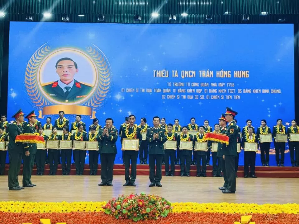 THAM GIA TUYÊN DƯƠNG ĐIỂN HÌNH TIÊN TIẾN CÁC TỔ CHỨC QUẦN CHÚNG BINH CHỦNG CÔNG BINH