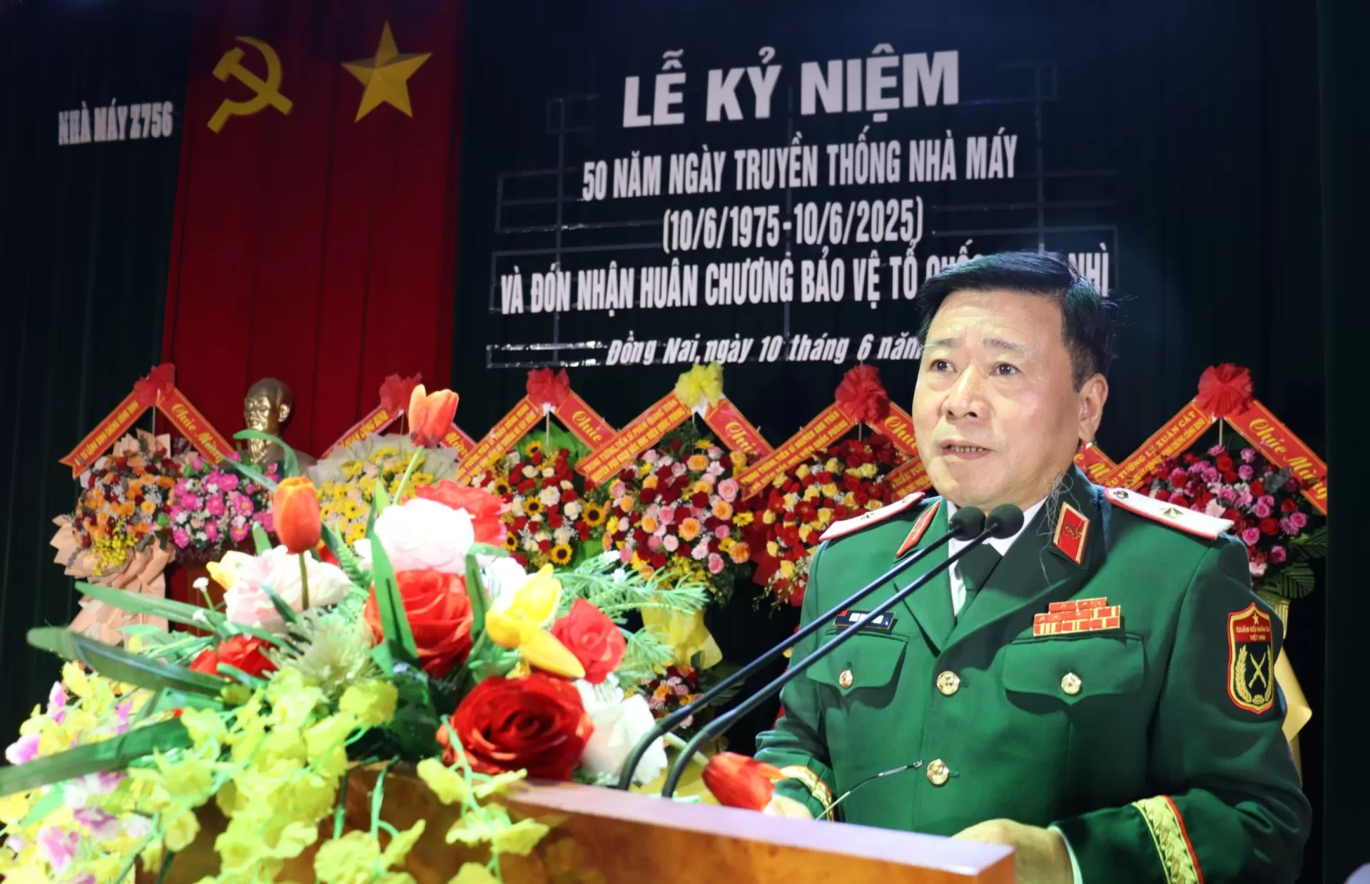 NHÀ MÁY Z756 ĐÓN NHẬN HUÂN CHƯƠNG BẢO VỆ TỔ QUỐC HẠNG NHÌ