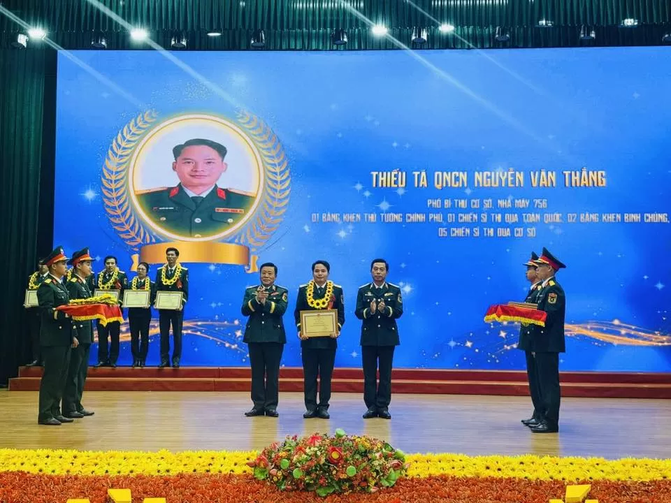THAM GIA TUYÊN DƯƠNG ĐIỂN HÌNH TIÊN TIẾN CÁC TỔ CHỨC QUẦN CHÚNG BINH CHỦNG CÔNG BINH