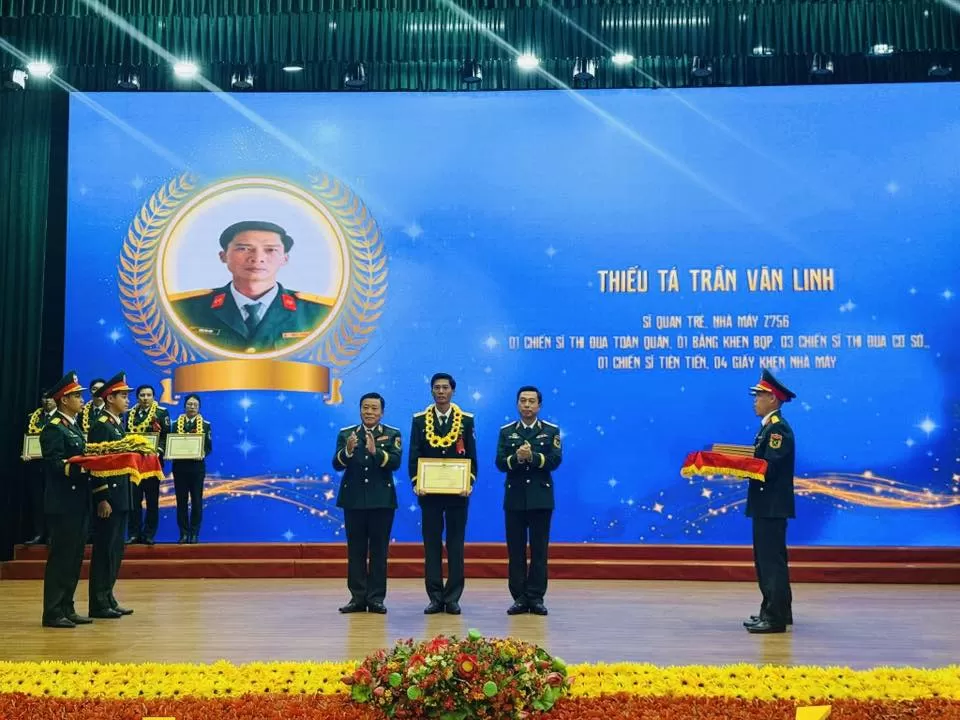 THAM GIA TUYÊN DƯƠNG ĐIỂN HÌNH TIÊN TIẾN CÁC TỔ CHỨC QUẦN CHÚNG BINH CHỦNG CÔNG BINH