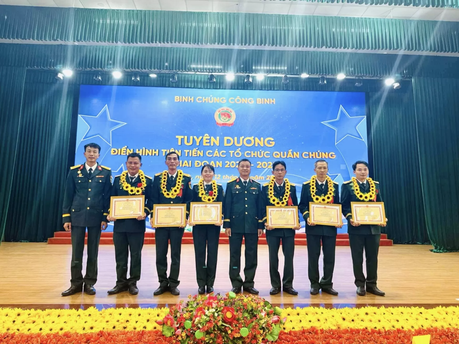 THAM GIA TUYÊN DƯƠNG ĐIỂN HÌNH TIÊN TIẾN CÁC TỔ CHỨC QUẦN CHÚNG BINH CHỦNG CÔNG BINH